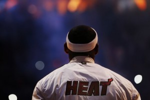 世界杯2026-魔幻左翼夜，维尼修斯引领哥伦比亚力克波兰，C组格局天翻地覆