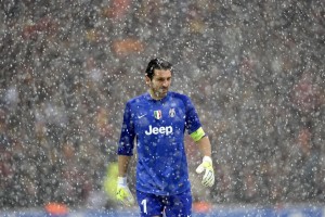 开云APP-热火一波带走76人，浓眉在NBA总决赛接管比赛，从配角到王座的逆袭叙事